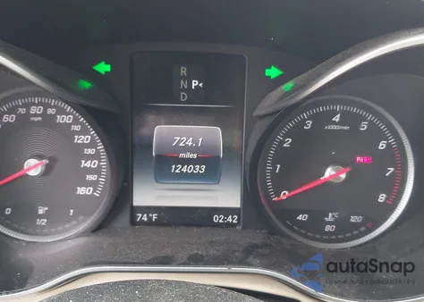 2016 Mercedes-Benz C 300 z USA, uszkodzony, nr VIN 55SWF4JB1GU113983